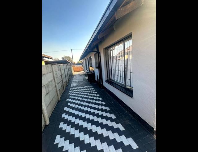 3 BEDROOM HOUSE FOR SALE IN PROTEA GARDEN